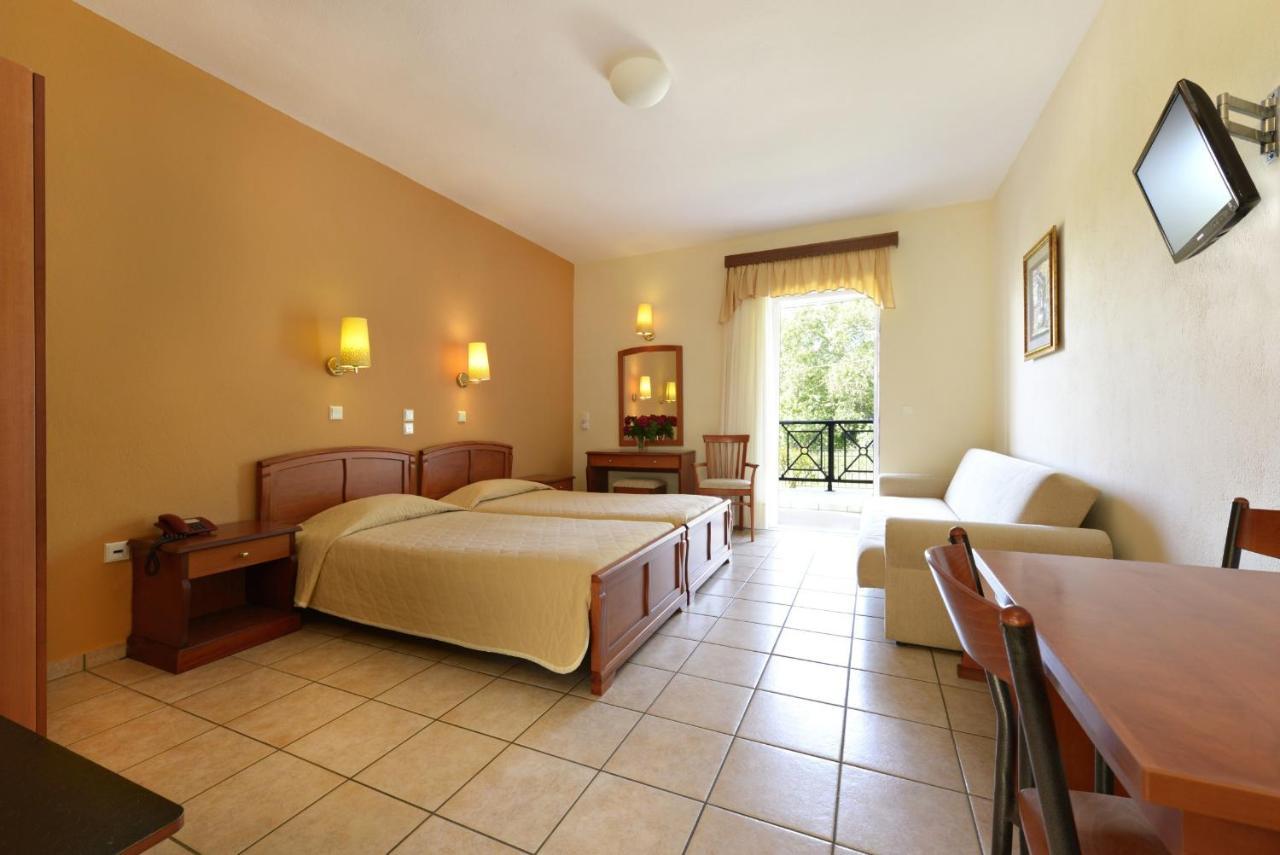 Aparthotel Amalia PalaiónTsiflíkion Habitación foto