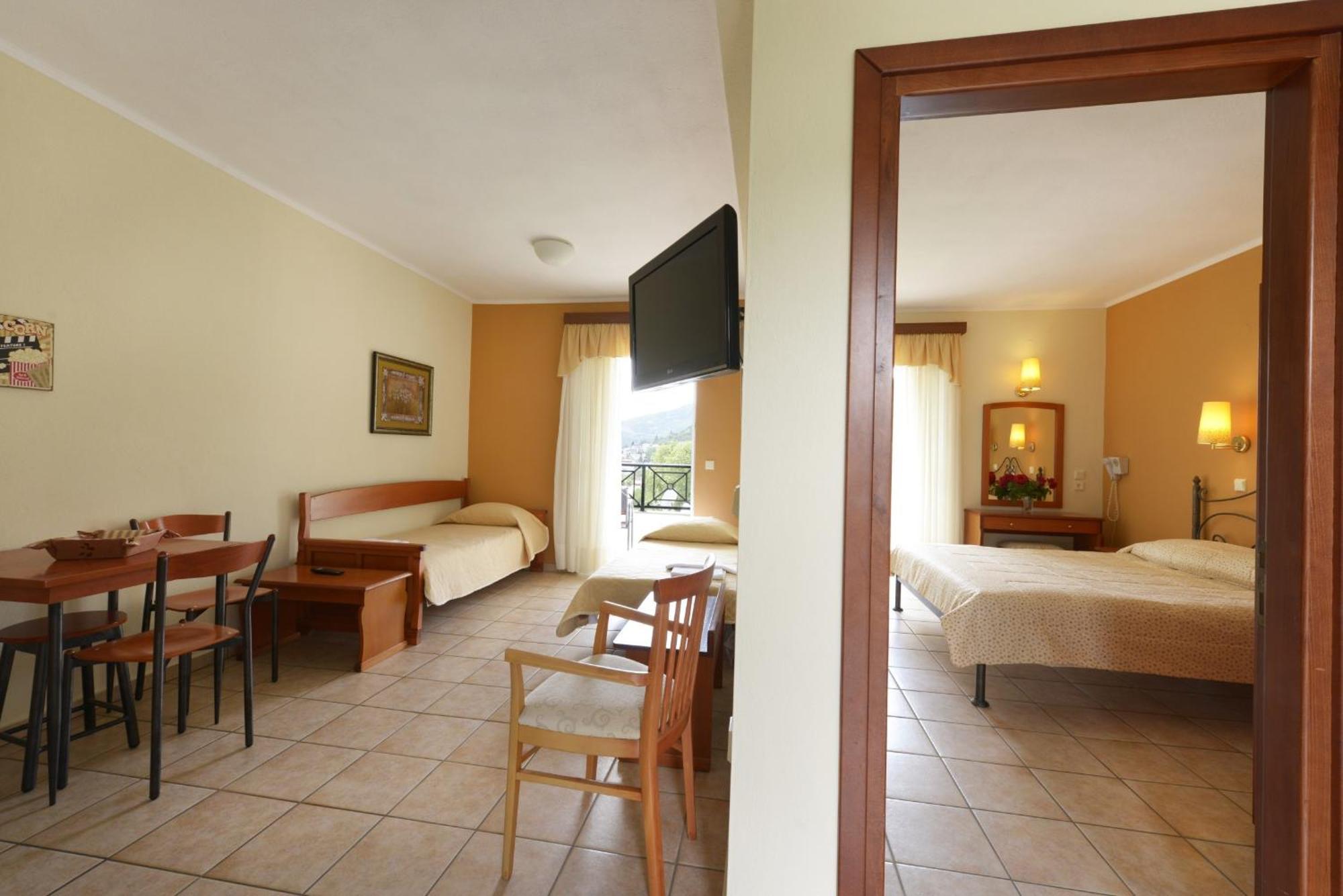 Aparthotel Amalia PalaiónTsiflíkion Habitación foto