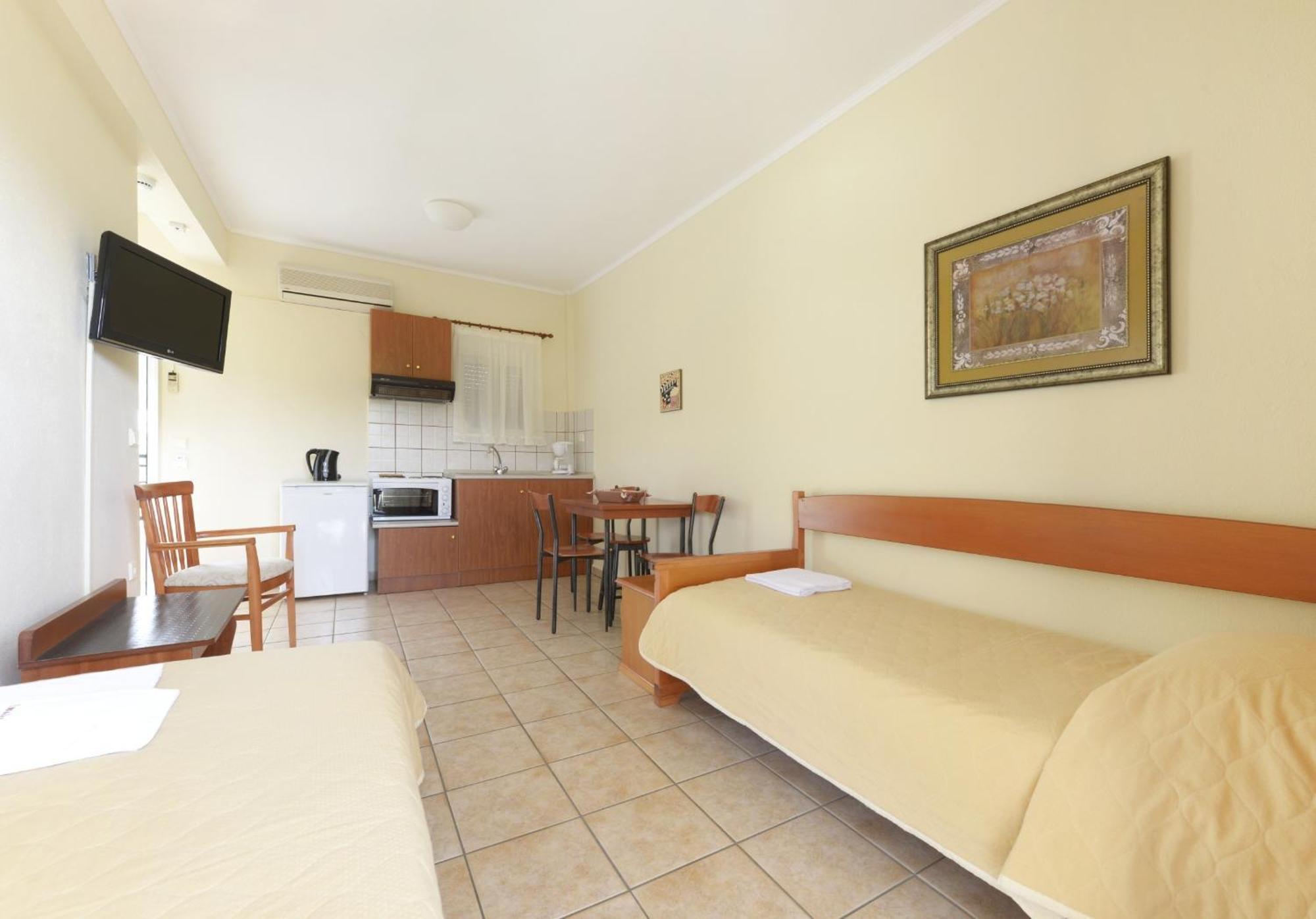 Aparthotel Amalia PalaiónTsiflíkion Habitación foto