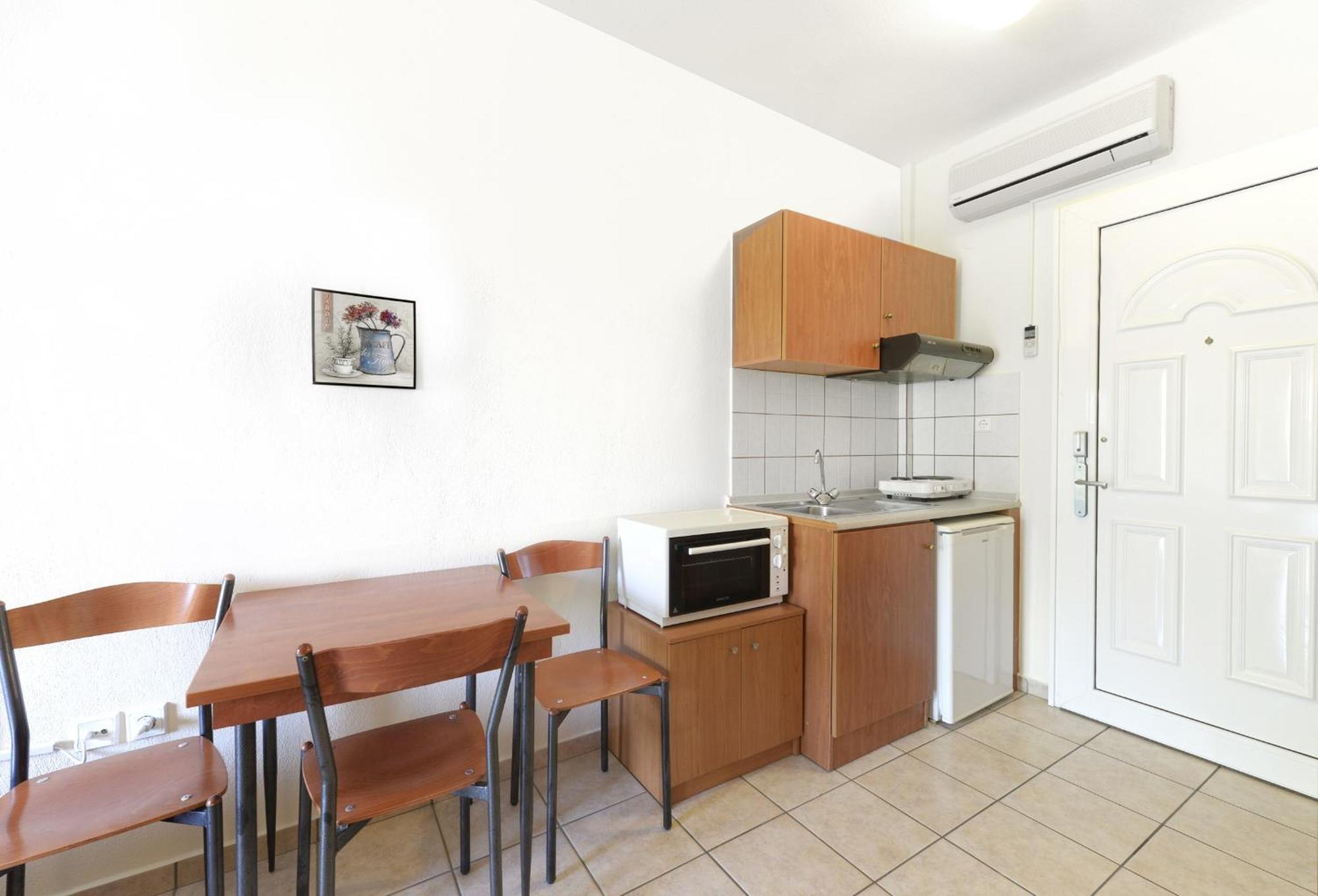 Aparthotel Amalia PalaiónTsiflíkion Habitación foto
