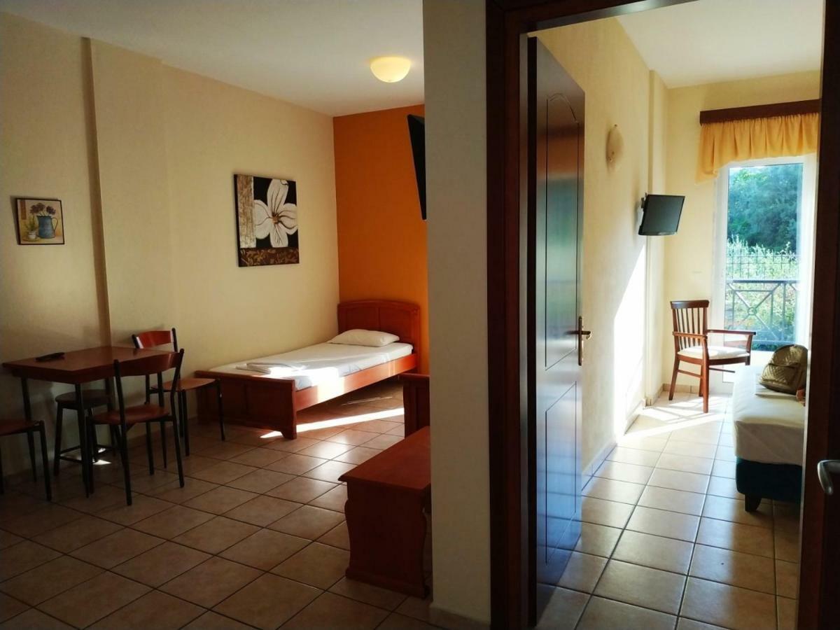 Aparthotel Amalia PalaiónTsiflíkion Exterior foto