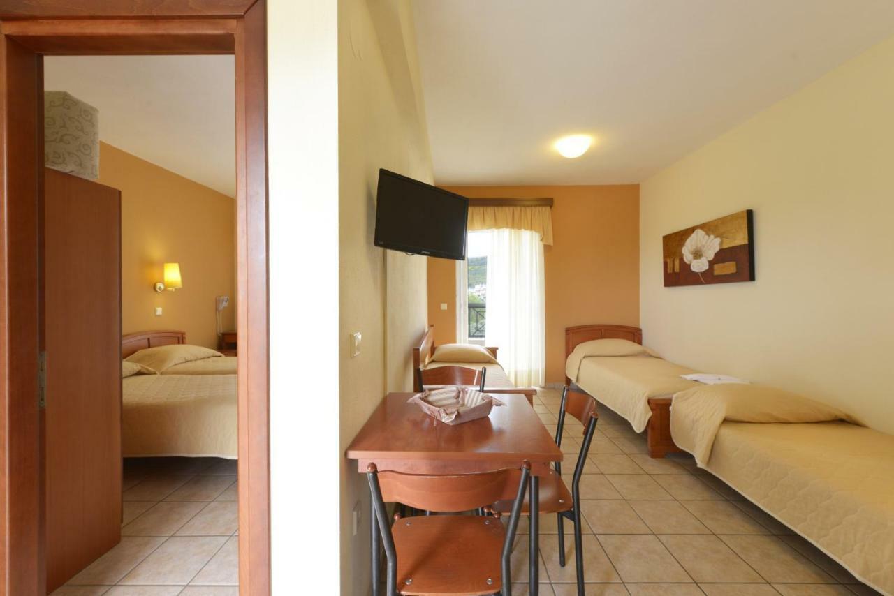 Aparthotel Amalia PalaiónTsiflíkion Exterior foto