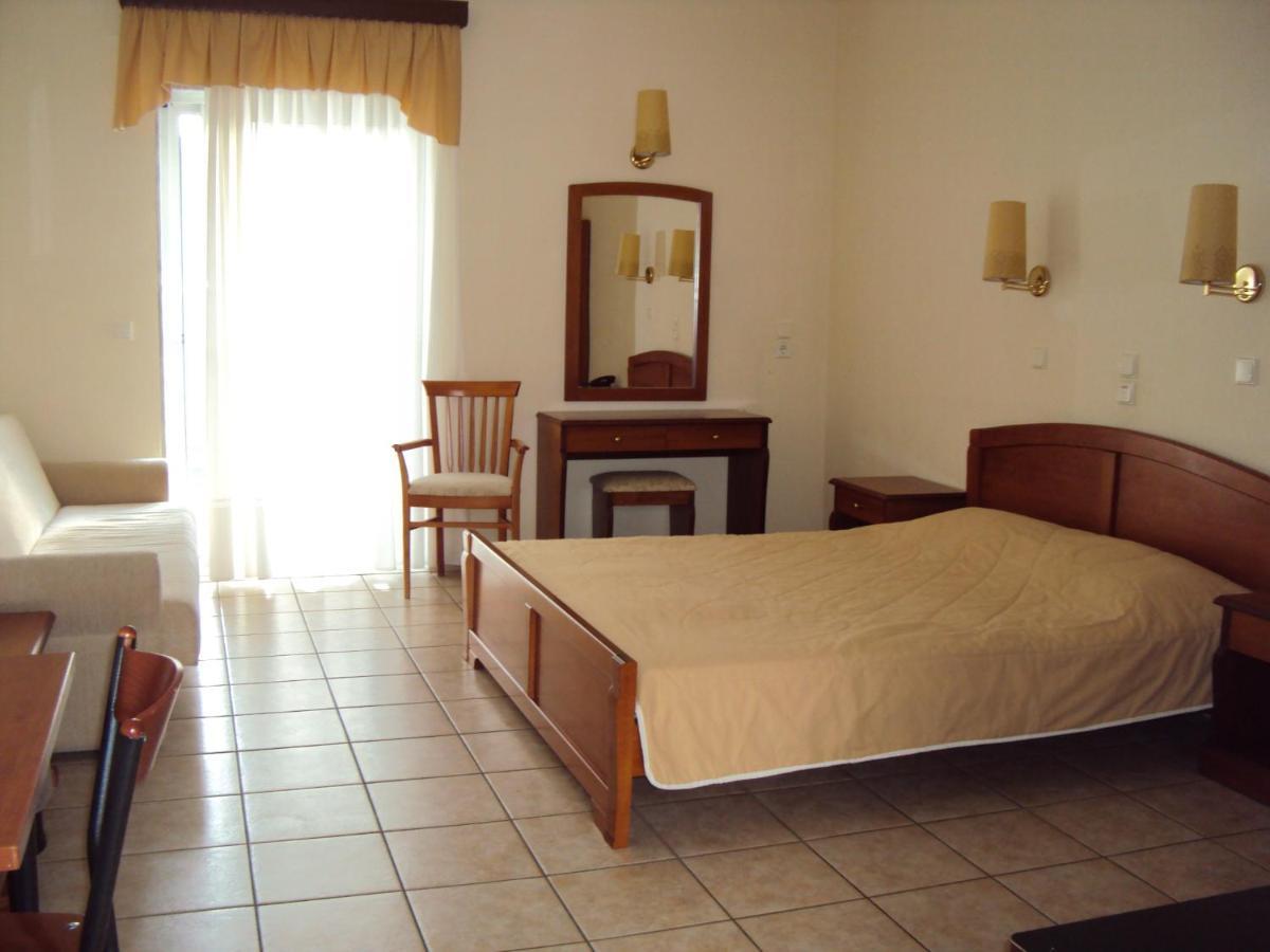 Aparthotel Amalia PalaiónTsiflíkion Habitación foto