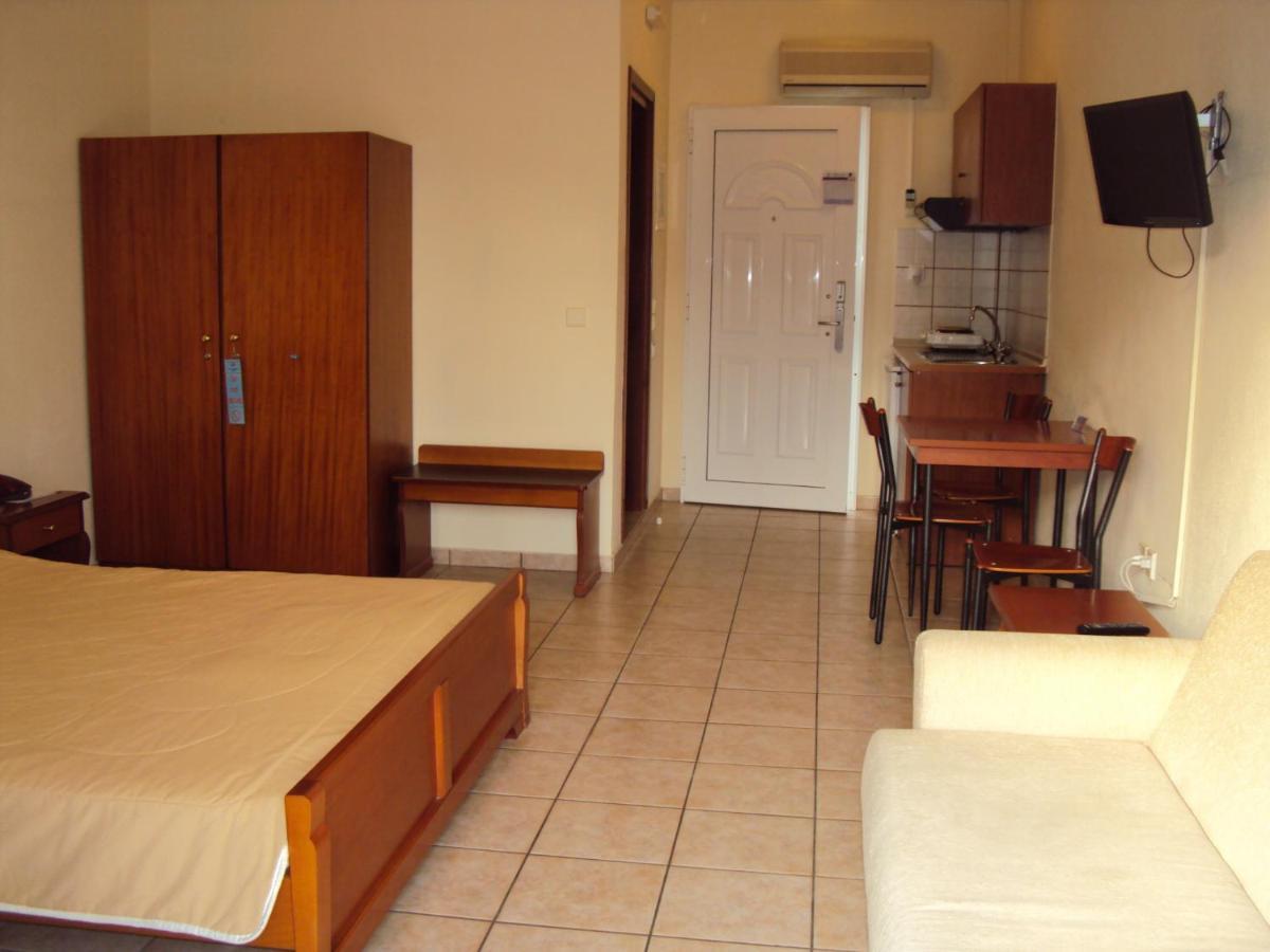 Aparthotel Amalia PalaiónTsiflíkion Habitación foto